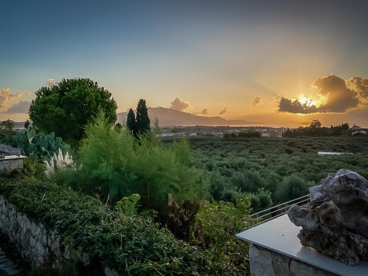 Guarda L'orizzonte Laganas